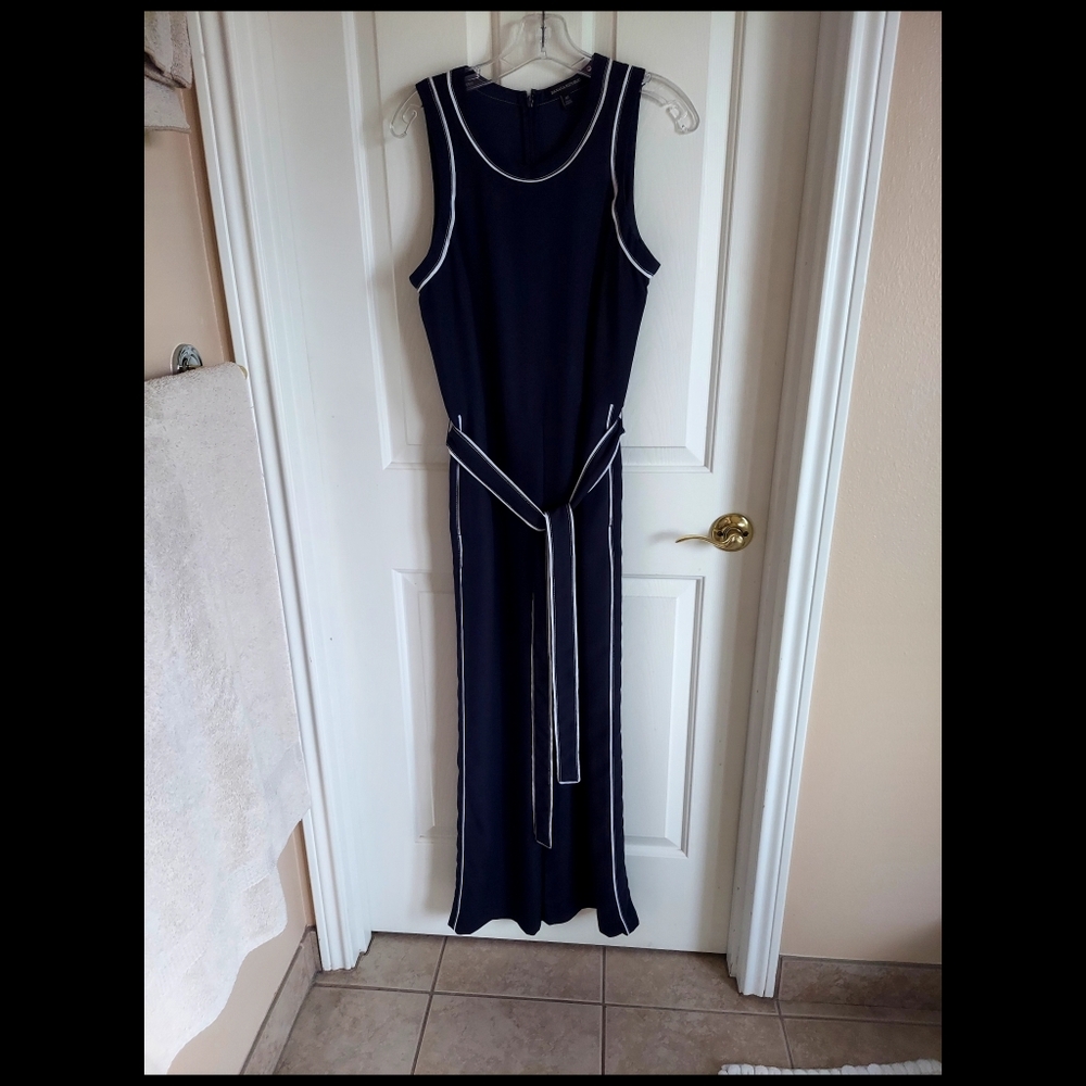 Wide legged jumpsuit. Size regular 10